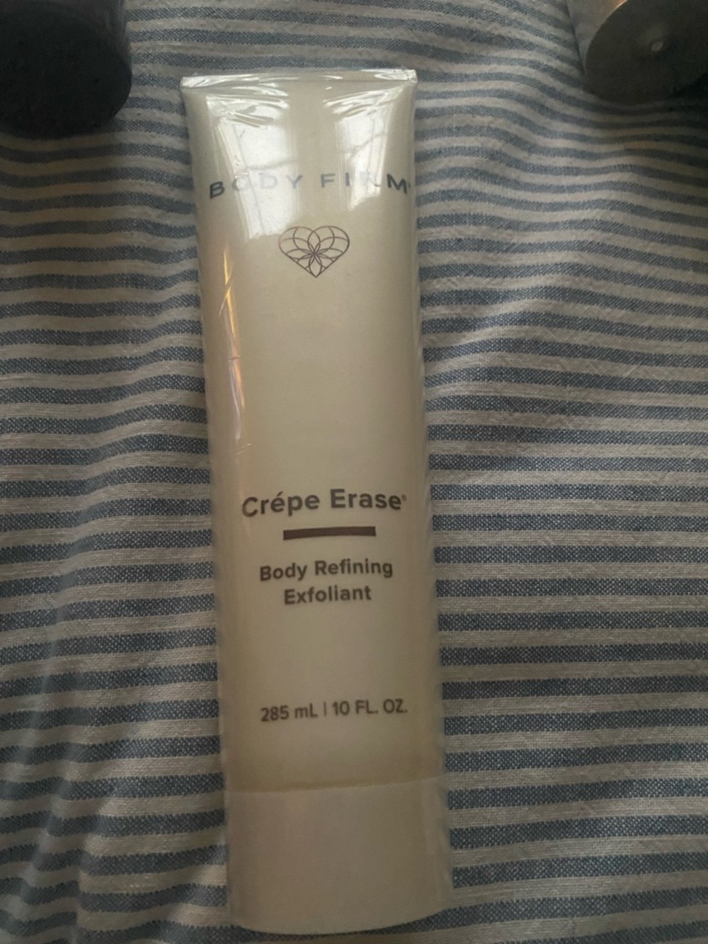 Body Firm Crêpe Erase Body Refining Exfoliant - White